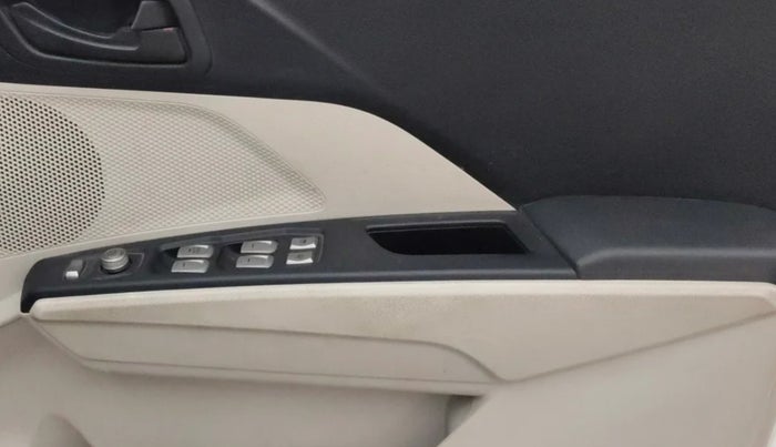 2021 Mahindra XUV300 W4 1.2 PETROL, Petrol, Manual, 40,775 km, Driver Side Door Panels Control