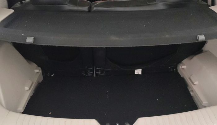 2021 Mahindra XUV300 W4 1.2 PETROL, Petrol, Manual, 40,775 km, Boot Inside