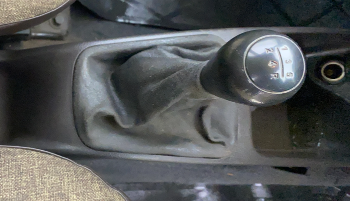 2014 Hyundai Eon ERA +, CNG, Manual, 1,13,374 km, Gear Lever