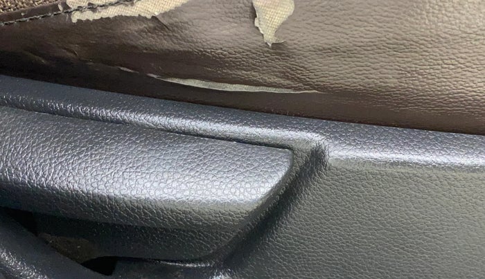 2014 Hyundai Eon ERA +, CNG, Manual, 1,13,374 km, Driver Side Adjustment Panel