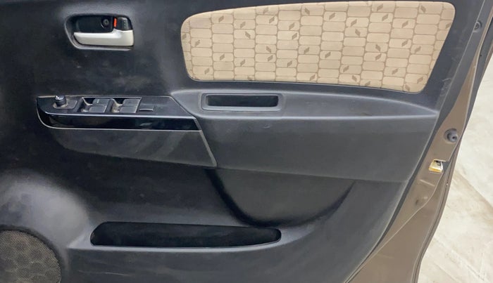 2018 Maruti Wagon R 1.0 VXI AMT, Petrol, Automatic, 80,284 km, Driver Side Door Panels Control