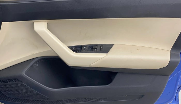 2022 Volkswagen VIRTUS HIGHLINE TSI 1.0 AT, Petrol, Automatic, 26,757 km, Driver Side Door Panels Control