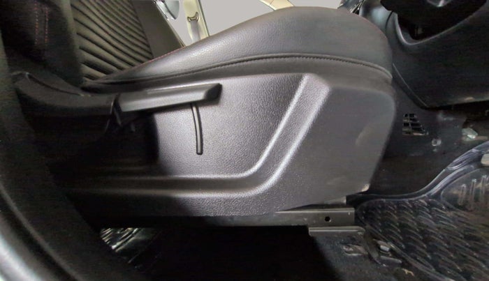 2020 KIA SONET GTX PLUS 1.5, Diesel, Manual, 34,389 km, Driver Side Adjustment Panel