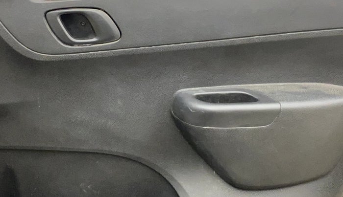 2017 Renault Kwid CLIMBER 1.0 AMT, Petrol, Automatic, 33,884 km, Driver Side Door Panels Control