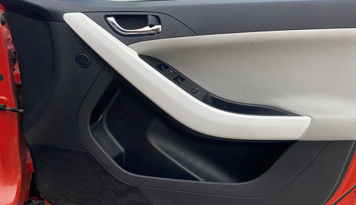 2023 Tata NEXON CREATIVE PLUS S 1.2 REVOTRON 6 MT, Petrol, Manual, 19,397 km, Driver Side Door Panels Control