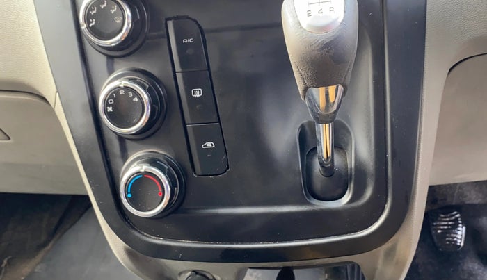 2017 Mahindra Kuv100 K8 D 6 STR, Diesel, Manual, 58,613 km, Gear Lever