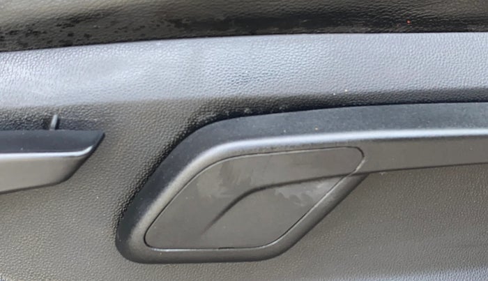 2017 Mahindra Kuv100 K8 D 6 STR, Diesel, Manual, 58,613 km, Driver Side Adjustment Panel