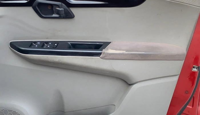 2017 Mahindra Kuv100 K8 D 6 STR, Diesel, Manual, 58,613 km, Driver Side Door Panels Control