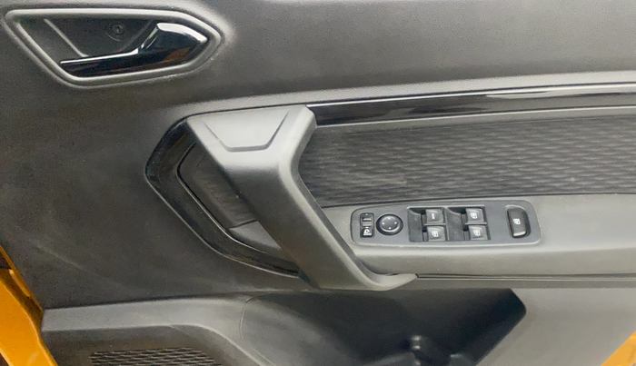 2023 Renault Kiger RXZ AMT, Petrol, Automatic, 16,636 km, Driver Side Door Panels Control