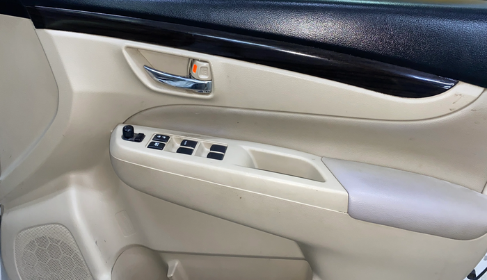 2017 Maruti Ciaz ZXI+, Petrol, Manual, 89,139 km, Driver Side Door Panels Control