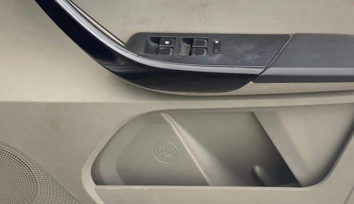 2018 Tata Tiago XT PETROL, Petrol, Manual, 1,28,118 km, Driver Side Door Panels Control