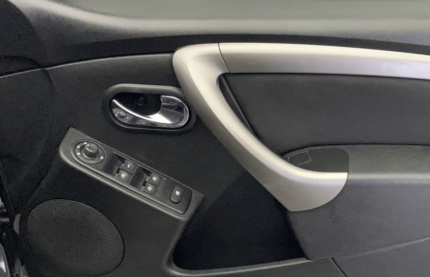 2021 Renault Duster RXZ 1.5 PETROL MT, Petrol, Manual, 91,138 km, Driver Side Door Panels Control