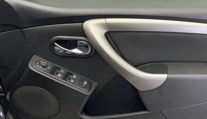 2021 Renault Duster RXZ 1.5 PETROL MT, Petrol, Manual, 91,138 km, Driver Side Door Panels Control