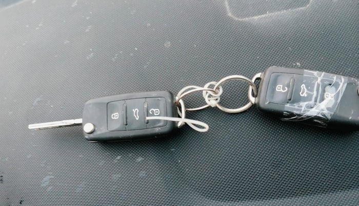 2015 Volkswagen Jetta HIGHLINE TDI AT, Diesel, Automatic, 1,35,517 km, Key Close Up