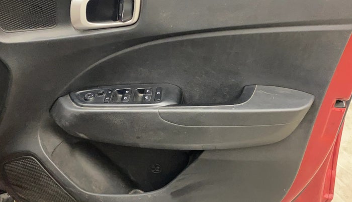 2020 Hyundai VENUE S 1.0 TURBO DCT, Petrol, Automatic, 1,19,717 km, Driver Side Door Panels Control