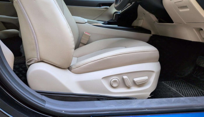 2024 Toyota Camry HYBRID, Hybrid, Automatic, 5,399 km, Driver Side Adjustment Panel