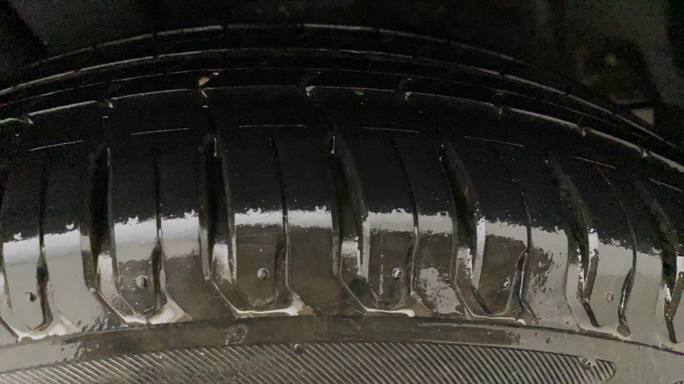 2015 Maruti Ertiga VXI CNG, CNG, Manual, 67,230 km, Left Front Tyre Tread