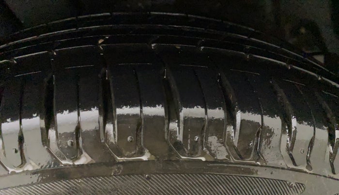2015 Maruti Ertiga VXI CNG, CNG, Manual, 67,230 km, Left Front Tyre Tread