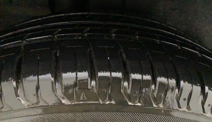 2015 Maruti Ertiga VXI CNG, CNG, Manual, 67,230 km, Left Rear Tyre Tread