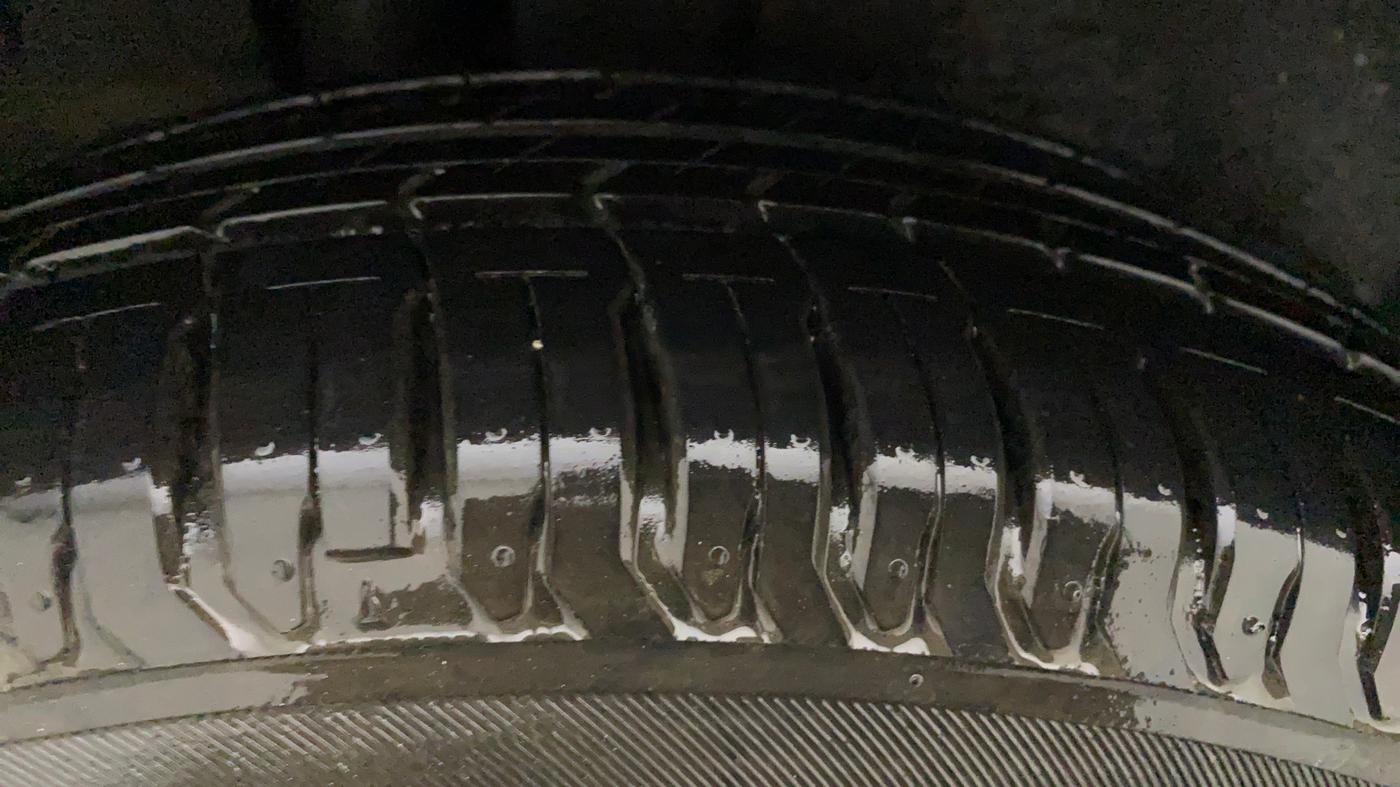 2015 Maruti Ertiga VXI CNG, CNG, Manual, 67,230 km, Right Front Tyre Tread