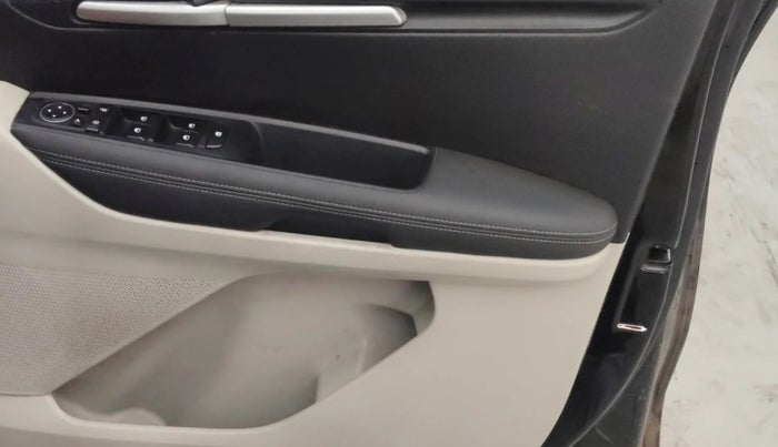 2022 KIA SONET HTX 1.0 IMT, Petrol, Manual, 24,450 km, Driver Side Door Panels Control