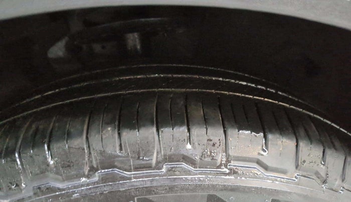 2024 Mahindra XUV700 AX 7 LUXURY D AT 7 STR, Diesel, Automatic, 20,913 km, Right Front Tyre Tread