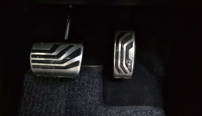 2024 Mahindra XUV700 AX 7 LUXURY D AT 7 STR, Diesel, Automatic, 20,913 km, Pedals