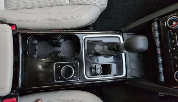 2024 Mahindra XUV700 AX 7 LUXURY D AT 7 STR, Diesel, Automatic, 20,913 km, Gear Lever