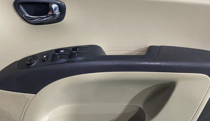 2013 Hyundai i10 MAGNA 1.2, Petrol, Manual, 21,011 km, Driver Side Door Panels Control