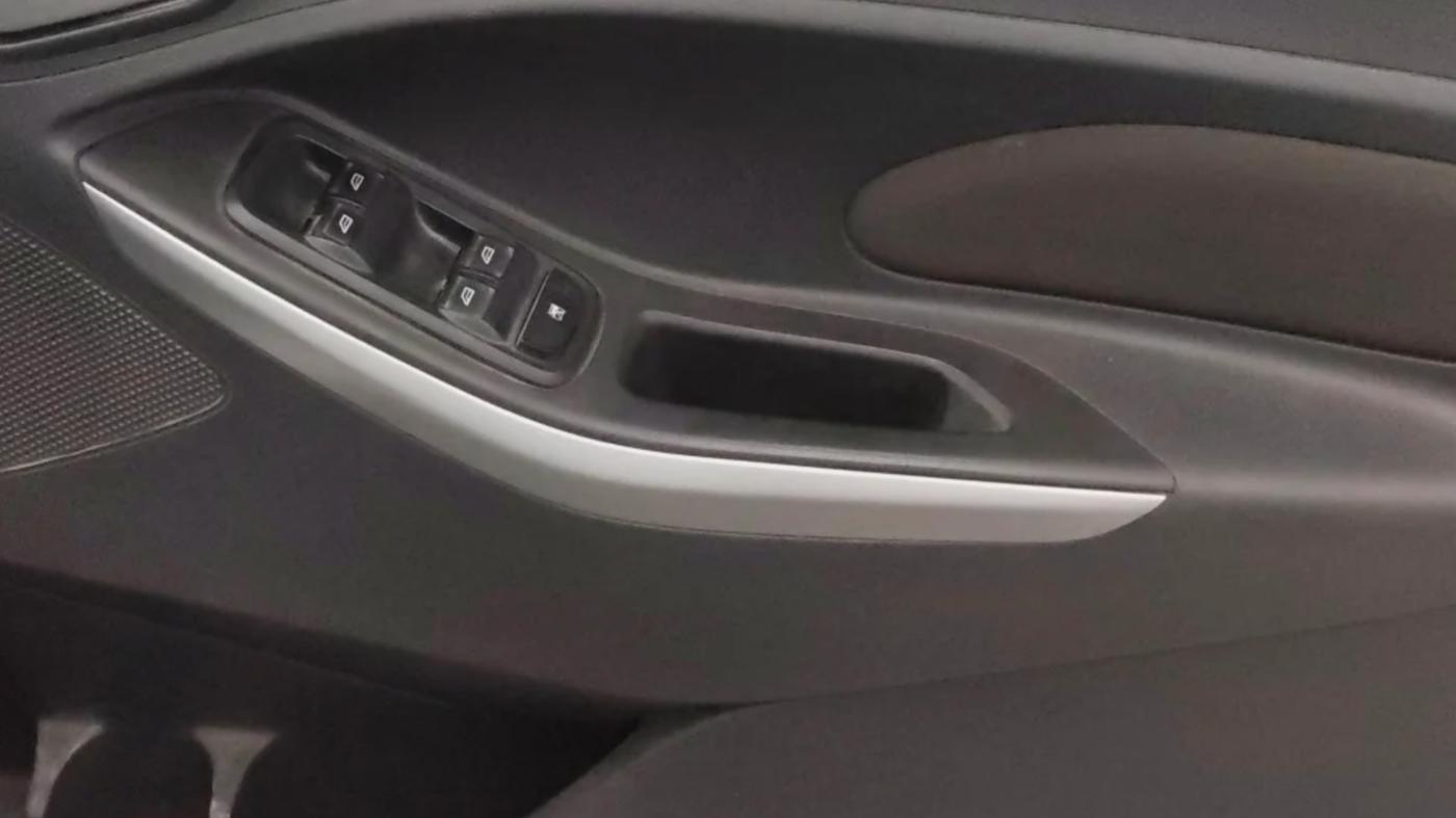 2016 Ford New Figo TITANIUM 1.2 PETROL MT, CNG, Manual, 84,195 km, Driver Side Door Panels Control