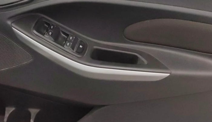 2016 Ford New Figo TITANIUM 1.2 PETROL MT, CNG, Manual, 84,195 km, Driver Side Door Panels Control