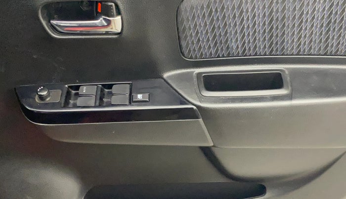 2014 Maruti Wagon R Stingray VXI, Petrol, Manual, 99,934 km, Driver Side Door Panels Control