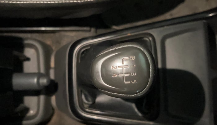 2021 Datsun Redi Go A, Petrol, Manual, 29,435 km, Gear Lever