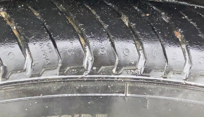 2022 Nissan MAGNITE XL, Petrol, Manual, 31,773 km, Right Front Tyre Tread