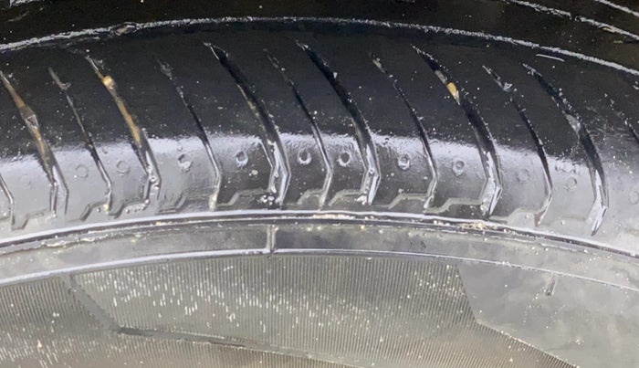 2022 Nissan MAGNITE XL, Petrol, Manual, 31,773 km, Left Rear Tyre Tread