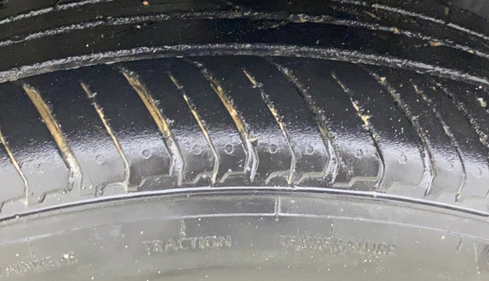 2022 Nissan MAGNITE XL, Petrol, Manual, 31,773 km, Left Front Tyre Tread