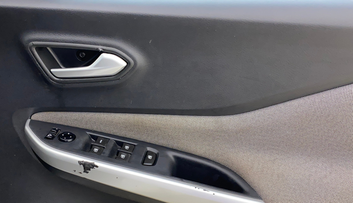 2022 Nissan MAGNITE XL, Petrol, Manual, 31,773 km, Driver Side Door Panels Control