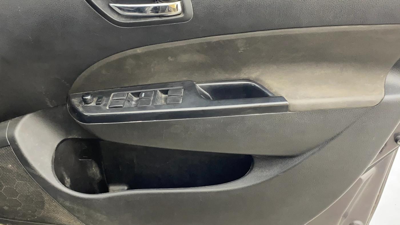 2016 Maruti Swift VXI, Petrol, Manual, 57,380 km, Driver Side Door Panels Control