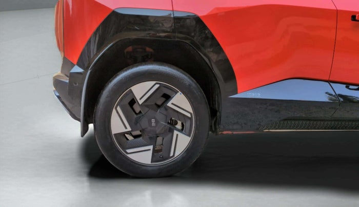 2025 Mahindra BE 6e Pack Three, Electric, Automatic, 3,651 km, Right Rear Wheel