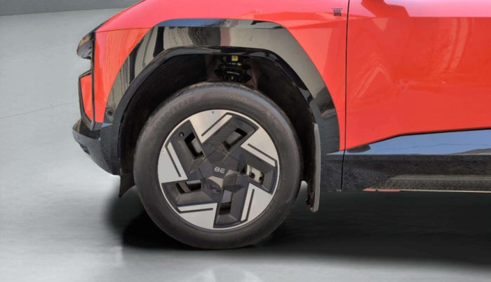 2025 Mahindra BE 6e Pack Three, Electric, Automatic, 3,651 km, Left Front Wheel