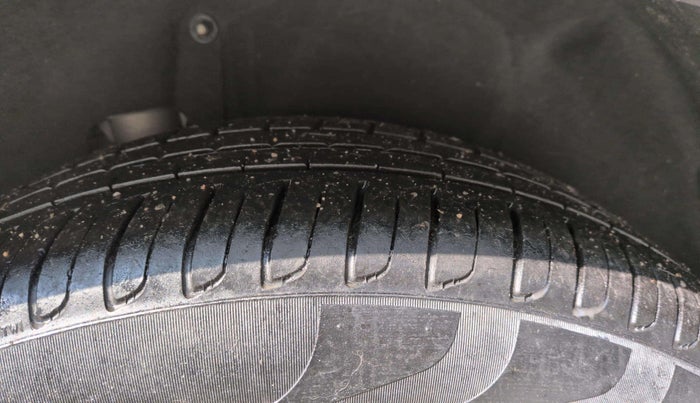 2021 Mercedes Benz GLC CLASS 200 Progressive, Petrol, Automatic, 27,513 km, Left Front Tyre Tread