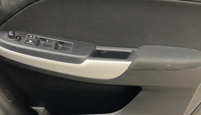 2017 Maruti Baleno DELTA PETROL 1.2, Petrol, Manual, 32,412 km, Driver Side Door Panels Control