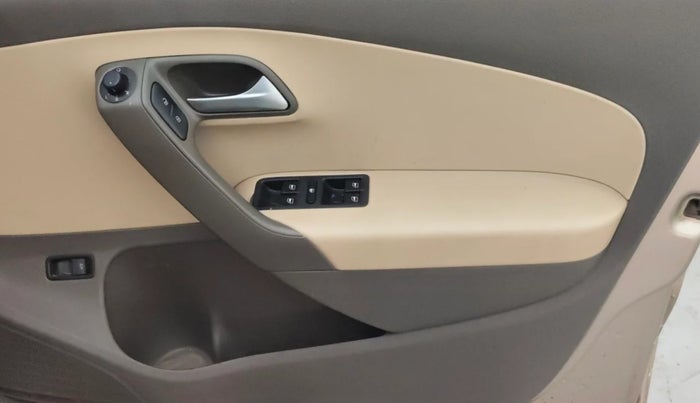 2016 Volkswagen Vento HIGHLINE 1.5 AT, Diesel, Automatic, 86,836 km, Driver Side Door Panels Control