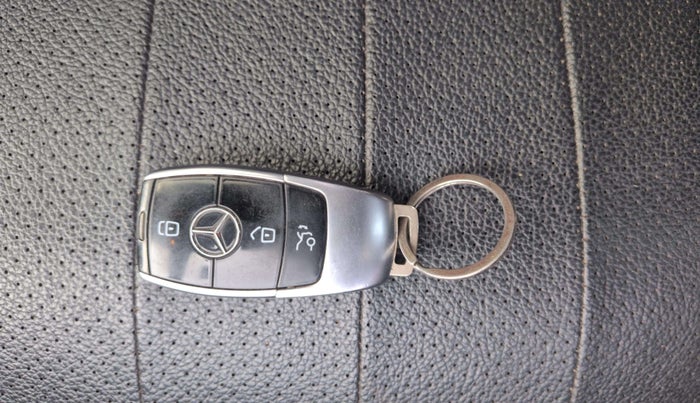 2017 Mercedes Benz E Class E 350D, Diesel, Automatic, 1,13,007 km, Key Close Up