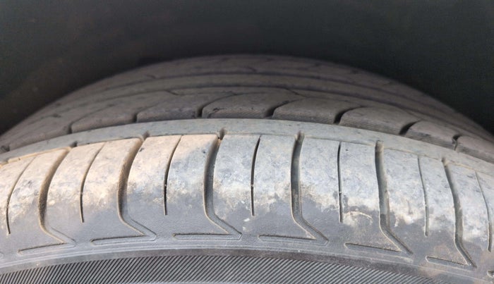 2017 Mercedes Benz E Class E 350D, Diesel, Automatic, 1,13,007 km, Left Rear Tyre Tread