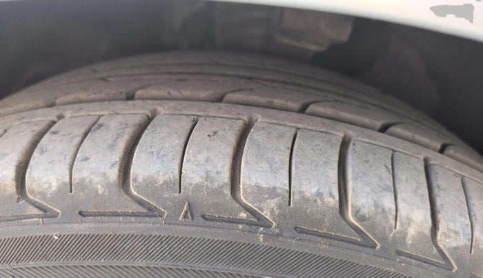 2017 Mercedes Benz E Class E 350D, Diesel, Automatic, 1,13,007 km, Right Rear Tyre Tread