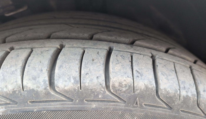 2017 Mercedes Benz E Class E 350D, Diesel, Automatic, 1,13,007 km, Right Front Tyre Tread