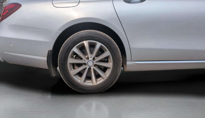 2017 Mercedes Benz E Class E 350D, Diesel, Automatic, 1,13,007 km, Right Rear Wheel