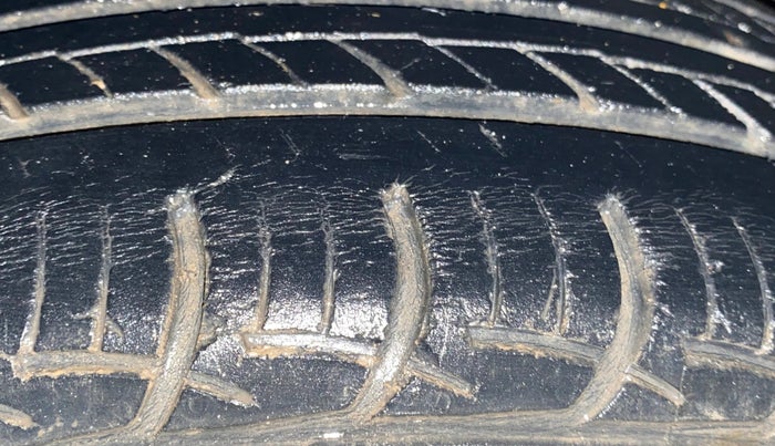 2016 Maruti Baleno DELTA PETROL 1.2, Petrol, Manual, 58,436 km, Left Front Tyre Tread