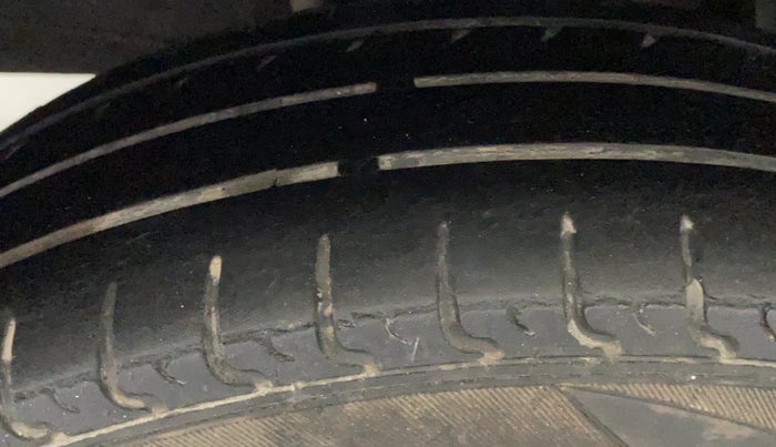 2017 Datsun Redi Go T (O), Petrol, Manual, 63,326 km, Right Rear Tyre Tread